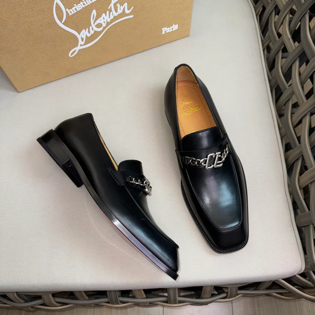 [CL red-soled shoes] Top P: 1020💰 Size 39-44 (⚠️38.45.46 custom-made, non-refundable and non-exchangeable) 🆑High-end men's business formal leather shoes, classic red-soled shoes | Fabric: Original imported first-layer cowhide, iconic rivet decoration | Lining: water-dyed cowhide lining Outsole: red cowhide outsole imported from Italy Brand: Christia*.Loubouti* 🆑 High-end men's business dress shoes | classic red soled shoes | Upper: original imported first layer cowhide iconic rivet decoration | Linning: Water dyed cow skin inner Outsole: red cowhide outsole imported from Italy Size: 39-44 (38.45.46 customized) Brand: Christia*.Loubouti*
